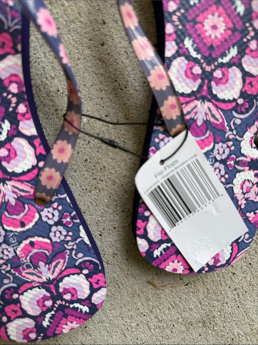 Vera Bradley Magenta Medallion Print Flip Flops-NEW- Size Large (women’s 9-10)